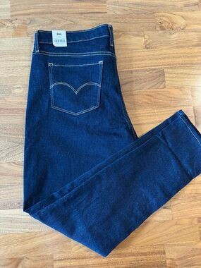Levi’s Shaping Skinny Jeans